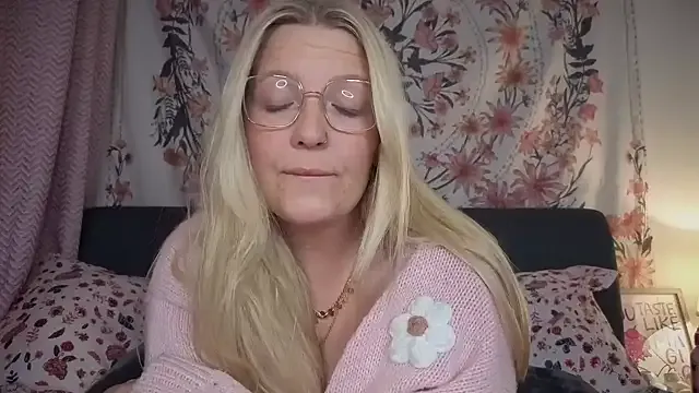 Daisyxoxo_ from StripChat is Freechat