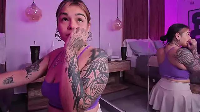 DakkotaBluee from StripChat is Freechat