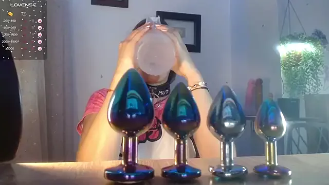 Girls: try live performances with matured performers, from dancing to quirks, in a variety of beautiful sex cams.