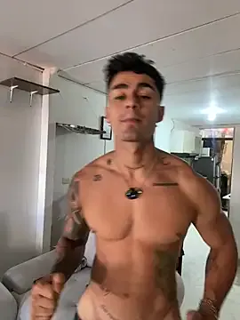 Danifornari from StripChat is Freechat