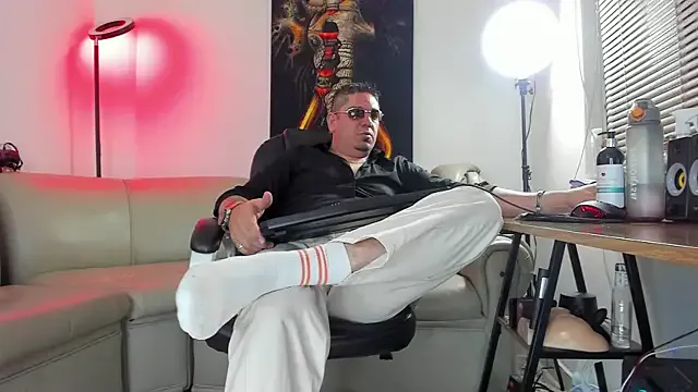 Girls: try live performances with matured performers, from dancing to quirks, in a variety of beautiful sex cams.