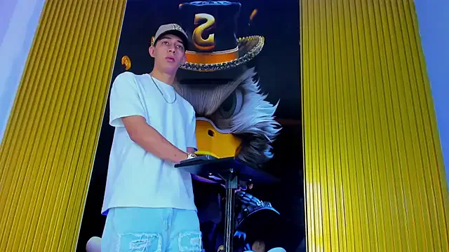 Dante_Brown1_ from StripChat is Freechat