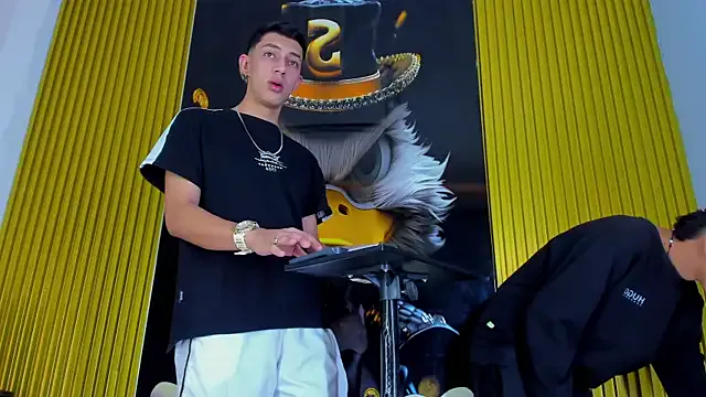 Girls: try live performances with matured performers, from dancing to quirks, in a variety of beautiful sex cams.