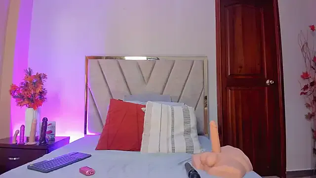 Girls: try live performances with matured performers, from dancing to quirks, in a variety of beautiful sex cams.