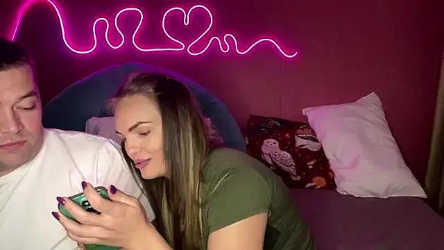 deeplookscouple from StripChat is Freechat