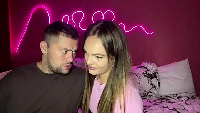 deeplookscouple from StripChat is Freechat