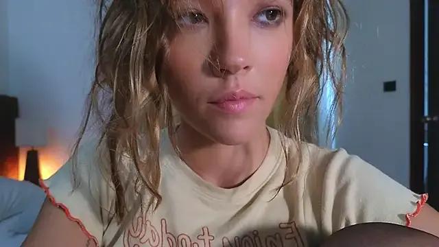 DemiDee from StripChat is Freechat