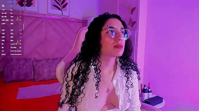 DemiJones_ from StripChat is Freechat