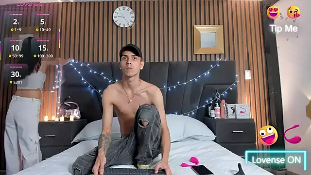 DerryAndIzzy from StripChat is Freechat