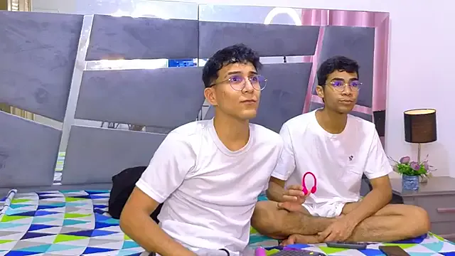 Desire4Duo from StripChat is Freechat