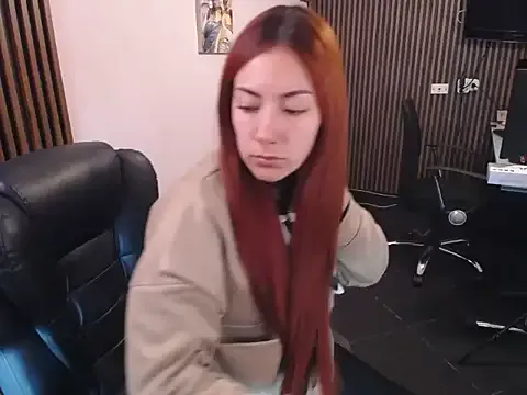 desk_desire from StripChat is Freechat