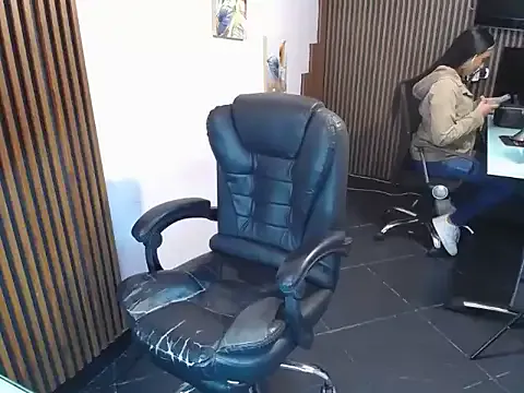 desk_desire from StripChat is Freechat