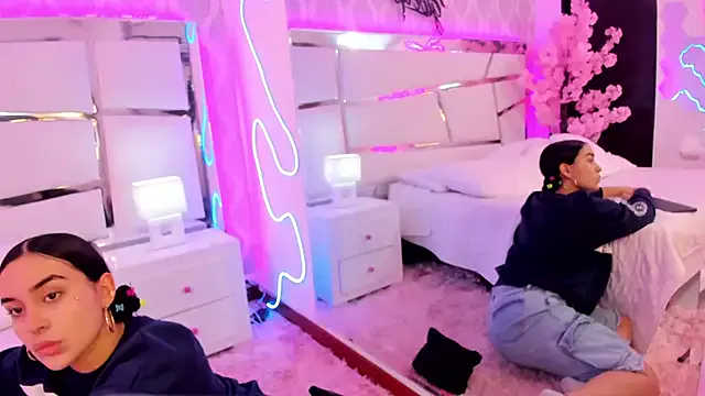 Girls: try live performances with matured performers, from dancing to quirks, in a variety of beautiful sex cams.