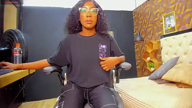 Deyy_madissonn from StripChat