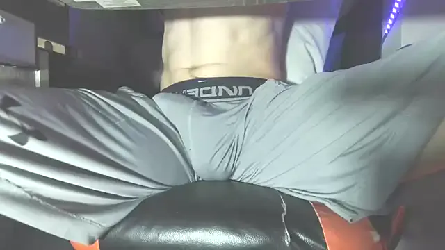 Dick_and_muscles from StripChat