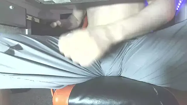 Dick_and_muscles from StripChat