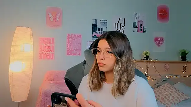 Girls: try live performances with matured performers, from dancing to quirks, in a variety of beautiful sex cams.