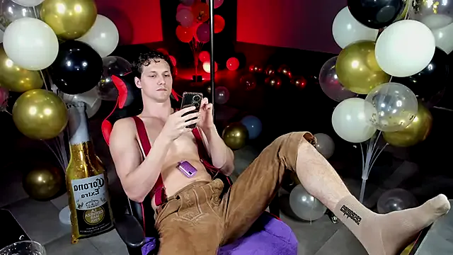 Girls: try live performances with matured performers, from dancing to quirks, in a variety of beautiful sex cams.