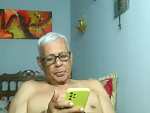 dirtysluttyfist from StripChat is Freechat