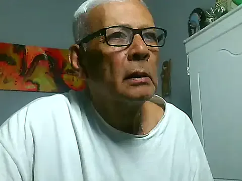 dirtysluttyfist from StripChat is Freechat