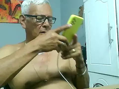 dirtysluttyfist from StripChat is Freechat