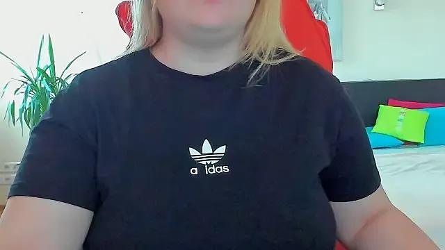 Doliss from StripChat is Freechat
