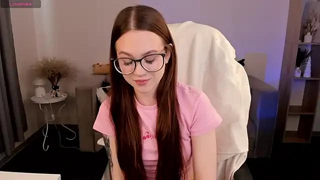 Dolly_Gleam from StripChat is Freechat