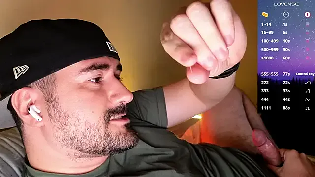 DominantTheo from StripChat is Freechat