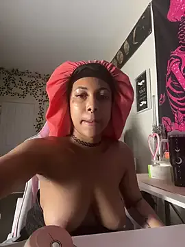 DreaLaLuna from StripChat is Freechat