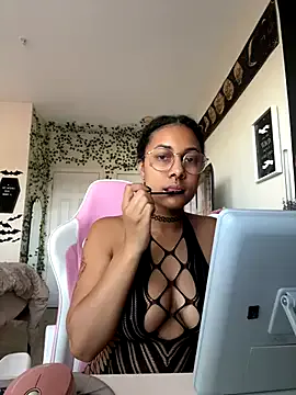 DreaLaLuna from StripChat is Freechat
