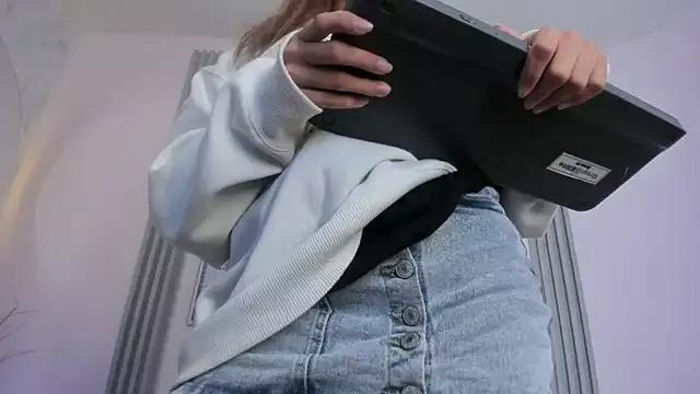 Girls: try live performances with matured performers, from dancing to quirks, in a variety of beautiful sex cams.