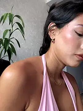 DulceLenns from StripChat is Freechat
