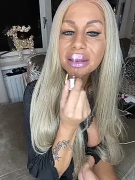 Dutchhbarbie from StripChat is Freechat