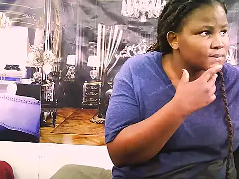 EbonyCurvy4u from StripChat is Freechat