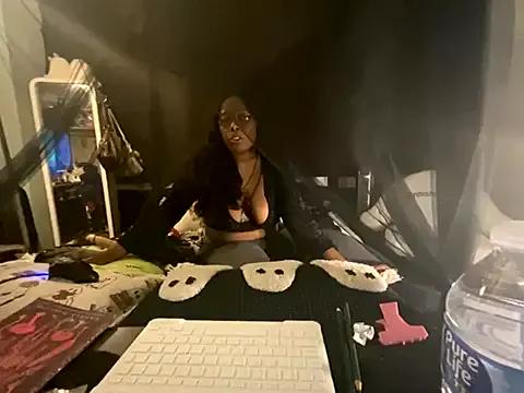 ebunnybri from StripChat is Freechat