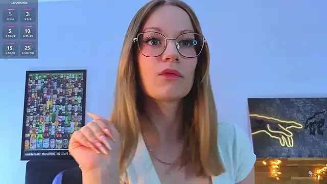 Edlin_gail from StripChat is Freechat