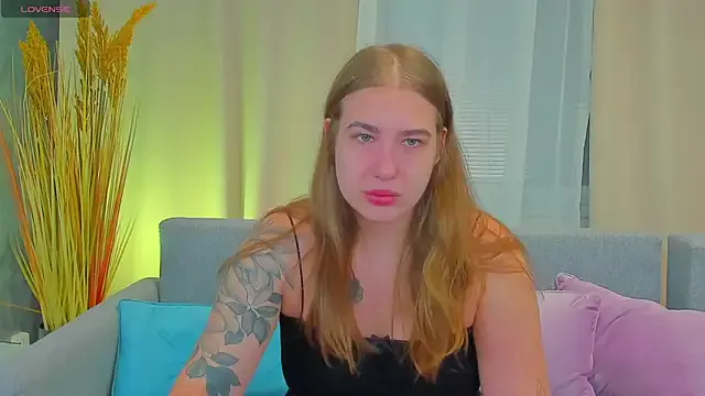 ElaraBloom from StripChat is Freechat