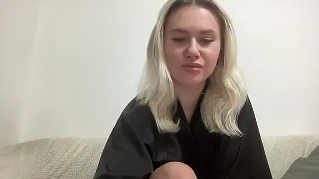 ElaraLuxxxe from StripChat is Freechat