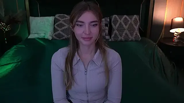 ElaraNoirr from StripChat is Freechat