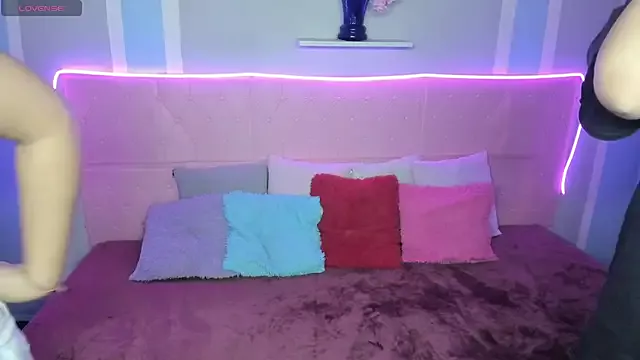 Girls: try live performances with matured performers, from dancing to quirks, in a variety of beautiful sex cams.