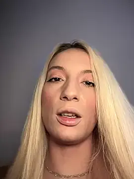 Ella_Charm from StripChat