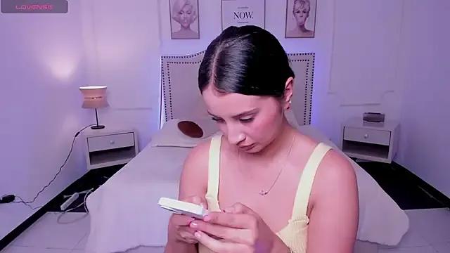 Ella_rush from StripChat is Freechat