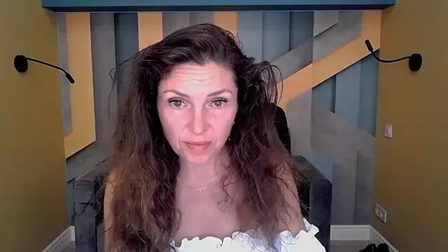 EllaLong from StripChat