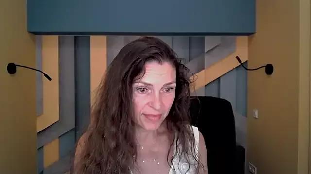 EllaLong from StripChat