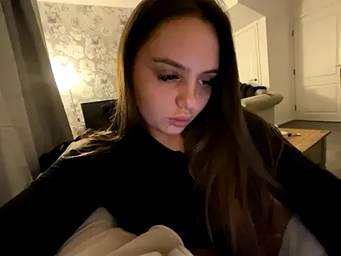 EllaStarrxxx from StripChat is Freechat