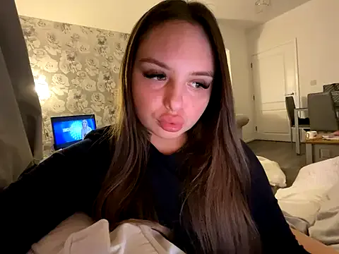 EllaStarrxxx from StripChat is Freechat