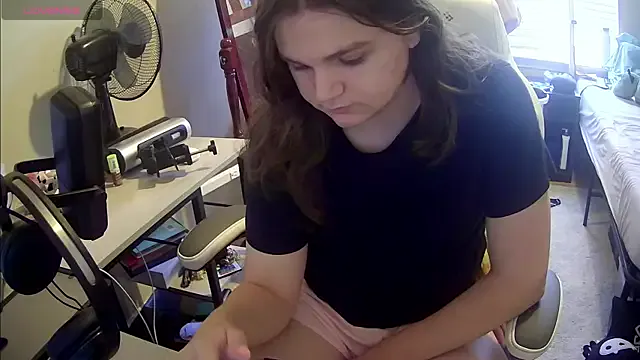 Elli-Ixby from StripChat is Freechat