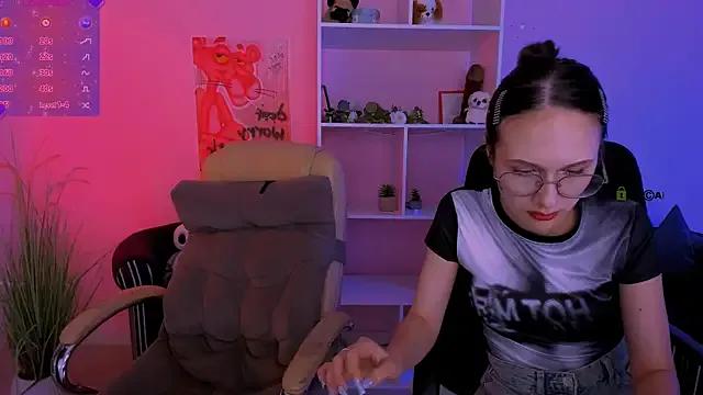 ellie_fire1 from StripChat