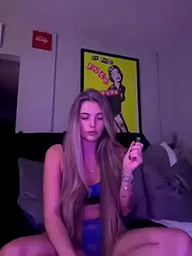 EllieEllxx from StripChat is Freechat