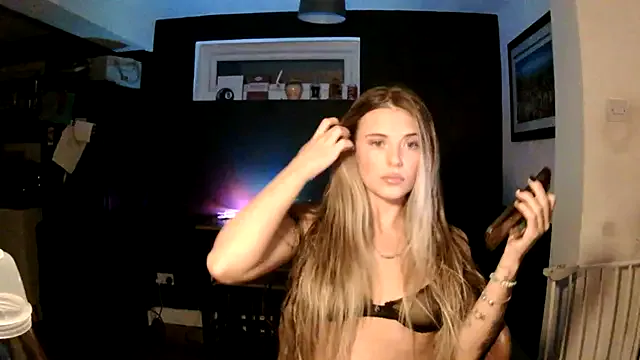 EllieEllxx from StripChat is Freechat